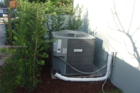 House in Indiantown, Florida 3 bedrooms, 140.47 sq.m. № 2069241 - photo 22