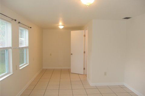 House in Indiantown, Florida 3 bedrooms, 140.47 sq.m. № 2069241 - photo 13