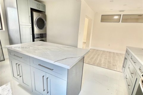 Casa en venta en Miami Gardens, Florida, 4 dormitorios, 155.89 m2 № 2023472 - foto 1