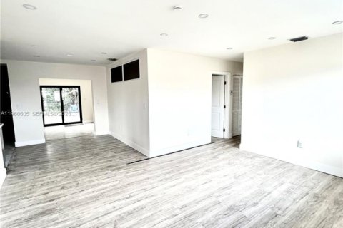 Casa en venta en Miami Gardens, Florida, 4 dormitorios, 155.89 m2 № 2023472 - foto 5