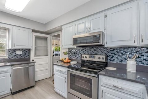 Villa ou maison à vendre à Tampa, Floride: 4 chambres, 205.31 m2 № 2356074 - photo 5