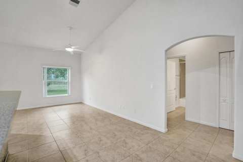 House in Port St. Lucie, Florida 3 bedrooms, 219.25 sq.m. № 2389556 - photo 10