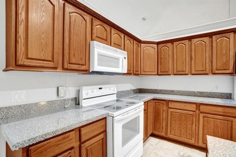 House in Port St. Lucie, Florida 3 bedrooms, 219.25 sq.m. № 2389556 - photo 17