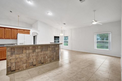 House in Port St. Lucie, Florida 3 bedrooms, 219.25 sq.m. № 2389556 - photo 8