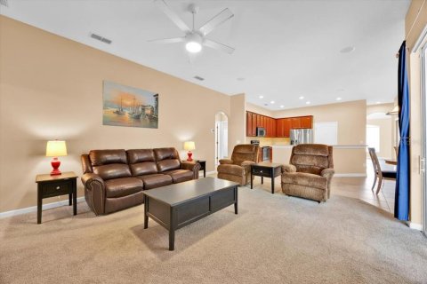 House in Apopka, Florida 5 bedrooms, 241.55 sq.m. № 1778667 - photo 10