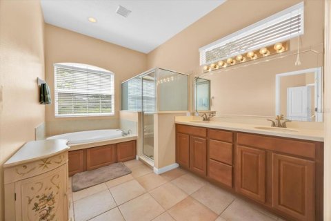 House in Apopka, Florida 5 bedrooms, 241.55 sq.m. № 1778667 - photo 8