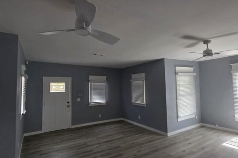 Villa ou maison à louer à Tampa, Floride: 4 chambres, 142.33 m2 № 1805622 - photo 3