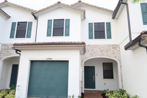 Touwnhouse à louer à Miami, Floride: 3 chambres, 123.65 m2 № 1833747 - photo 1