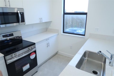 Touwnhouse à louer à Miami, Floride: 3 chambres, 123.65 m2 № 1833747 - photo 24