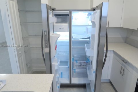 Touwnhouse à louer à Miami, Floride: 3 chambres, 123.65 m2 № 1833747 - photo 25
