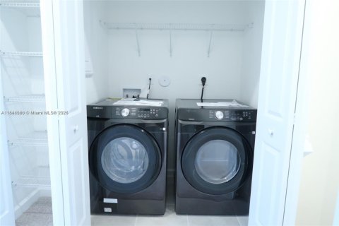 Touwnhouse à louer à Miami, Floride: 3 chambres, 123.65 m2 № 1833747 - photo 19