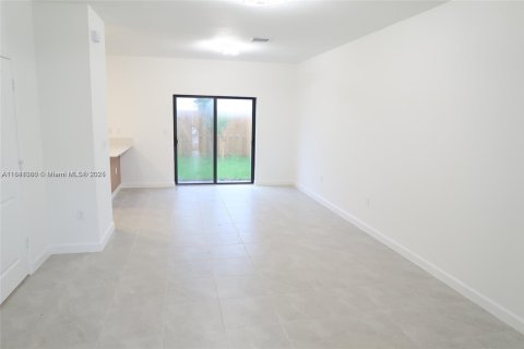 Touwnhouse à louer à Miami, Floride: 3 chambres, 123.65 m2 № 1833747 - photo 4