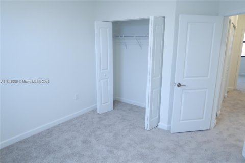 Touwnhouse à louer à Miami, Floride: 3 chambres, 123.65 m2 № 1833747 - photo 18