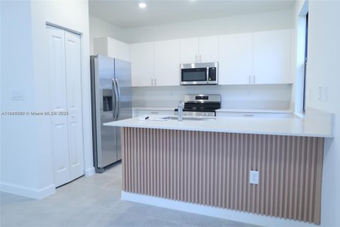 Touwnhouse à louer à Miami, Floride: 3 chambres, 123.65 m2 № 1833747 - photo 8