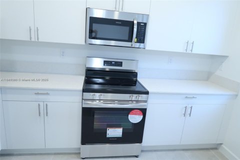 Touwnhouse à louer à Miami, Floride: 3 chambres, 123.65 m2 № 1833747 - photo 23