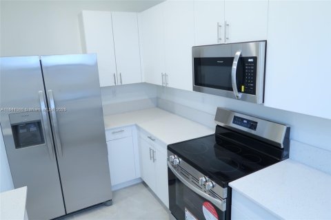 Touwnhouse à louer à Miami, Floride: 3 chambres, 123.65 m2 № 1833747 - photo 13