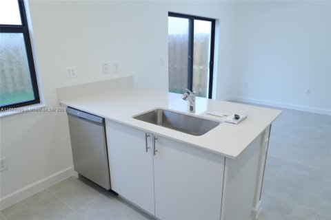 Touwnhouse à louer à Miami, Floride: 3 chambres, 123.65 m2 № 1833747 - photo 12