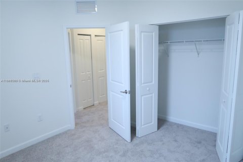 Touwnhouse à louer à Miami, Floride: 3 chambres, 123.65 m2 № 1833747 - photo 16