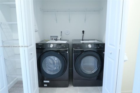 Touwnhouse à louer à Miami, Floride: 3 chambres, 123.65 m2 № 1833747 - photo 30