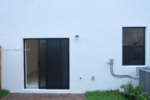 Touwnhouse à louer à Miami, Floride: 3 chambres, 123.65 m2 № 1833747 - photo 10
