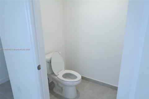 Touwnhouse à louer à Miami, Floride: 3 chambres, 123.65 m2 № 1833747 - photo 14