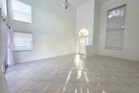 House in Davie, Florida 3 bedrooms, 167.32 sq.m. № 1994032 - photo 4