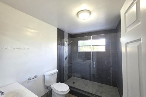 House in Davie, Florida 3 bedrooms, 167.32 sq.m. № 1994032 - photo 17