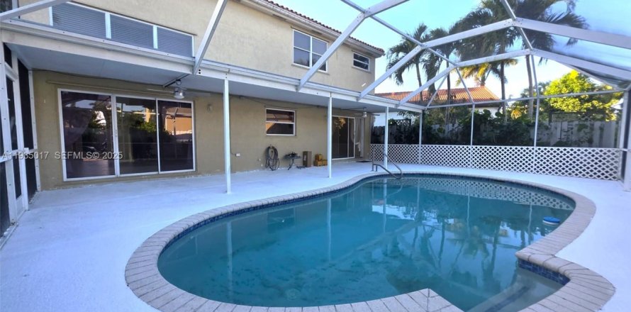 House in Davie, Florida 3 bedrooms, 167.32 sq.m. № 1994032