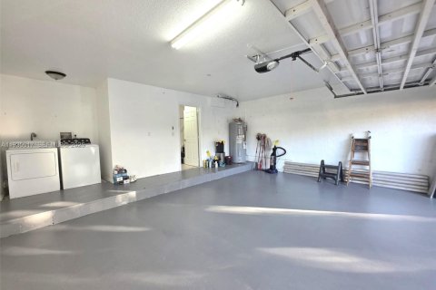 House in Davie, Florida 3 bedrooms, 167.32 sq.m. № 1994032 - photo 21