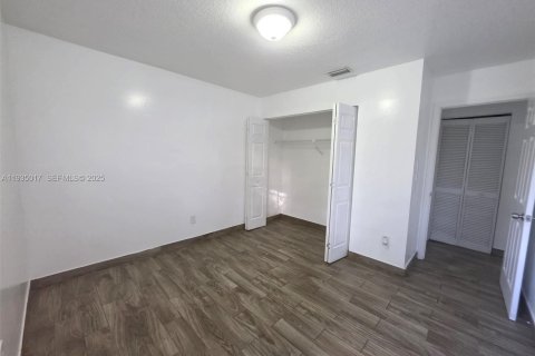 House in Davie, Florida 3 bedrooms, 167.32 sq.m. № 1994032 - photo 14