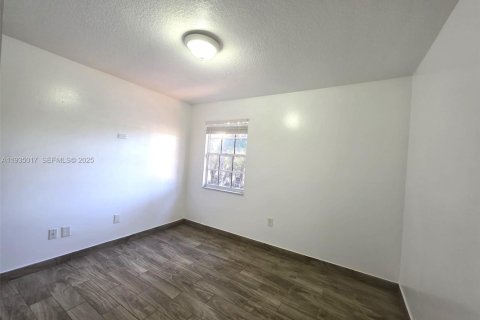 House in Davie, Florida 3 bedrooms, 167.32 sq.m. № 1994032 - photo 13