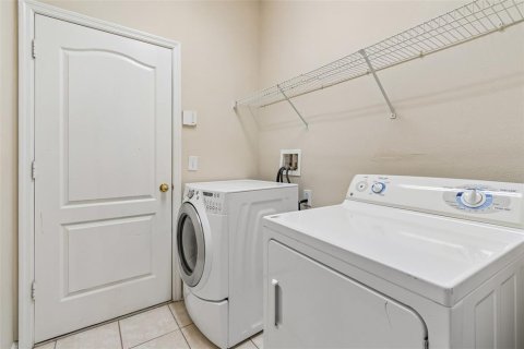 House in Tampa, Florida 3 bedrooms, 197.14 sq.m. № 2118861 - photo 26