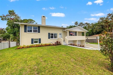 Commercial property in Seminole, Florida 3 bedrooms, 234.11 sq.m. № 1846678 - photo 1