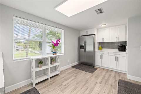 Commercial property in Seminole, Florida 3 bedrooms, 234.11 sq.m. № 1846678 - photo 15