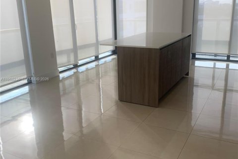 Condo in Miami, Florida, 2 bedrooms  № 2031785 - photo 2