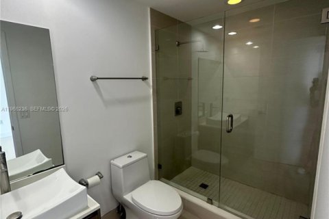 Condo in Miami, Florida, 2 bedrooms  № 2031785 - photo 4