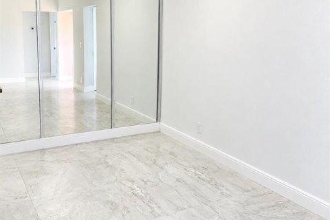 Touwnhouse à louer à Palm Springs, Floride: 2 chambres, 88.35 m2 № 2394756 - photo 6