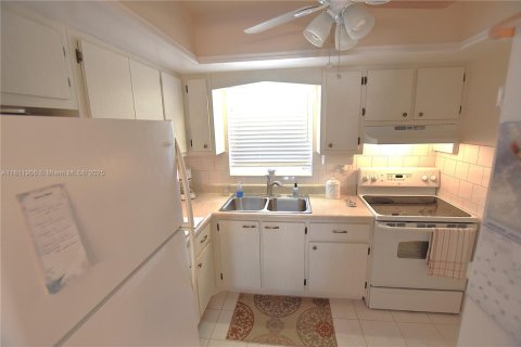 Condo in West Palm Beach, Florida, 1 bedroom  № 1869942 - photo 8