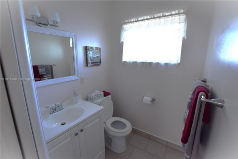 Condo in West Palm Beach, Florida, 1 bedroom  № 1869942 - photo 16