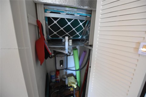 Condo in West Palm Beach, Florida, 1 bedroom  № 1869942 - photo 14