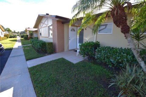 Condo in West Palm Beach, Florida, 1 bedroom  № 1869942 - photo 2