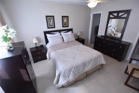 Condo in West Palm Beach, Florida, 1 bedroom  № 1869942 - photo 10