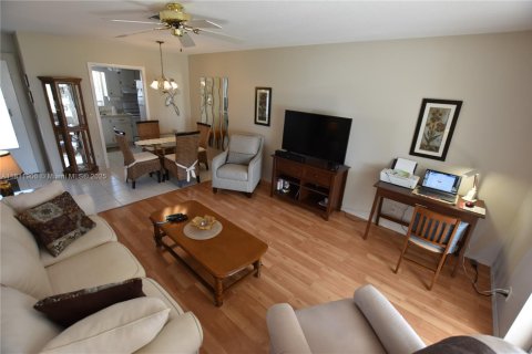 Condo in West Palm Beach, Florida, 1 bedroom  № 1869942 - photo 1