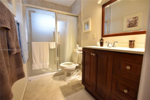 Condo in West Palm Beach, Florida, 1 bedroom  № 1869942 - photo 11