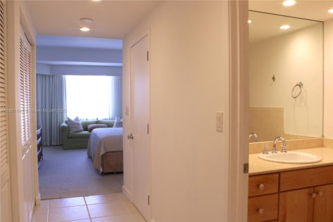 Condo in Key Biscayne, Florida, 2 bedrooms  № 2052724 - photo 10