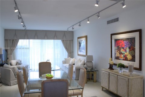 Condo in Key Biscayne, Florida, 2 bedrooms  № 2052724 - photo 3