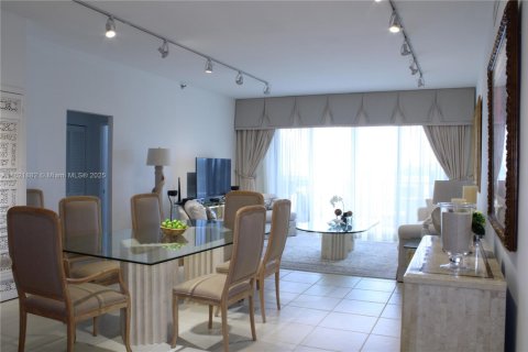 Condo in Key Biscayne, Florida, 2 bedrooms  № 2052724 - photo 2