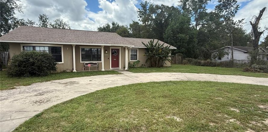 House in Ocala, Florida 4 bedrooms, 148.83 sq.m. № 1914488