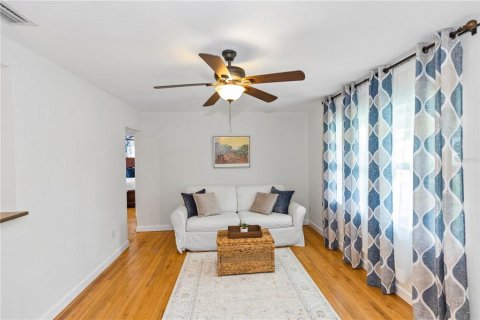 House in Saint Petersburg, Florida 2 bedrooms, 88.07 sq.m. № 1846435 - photo 8