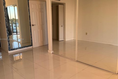 Condo in Miami Beach, Florida, 1 bedroom  № 1867805 - photo 10